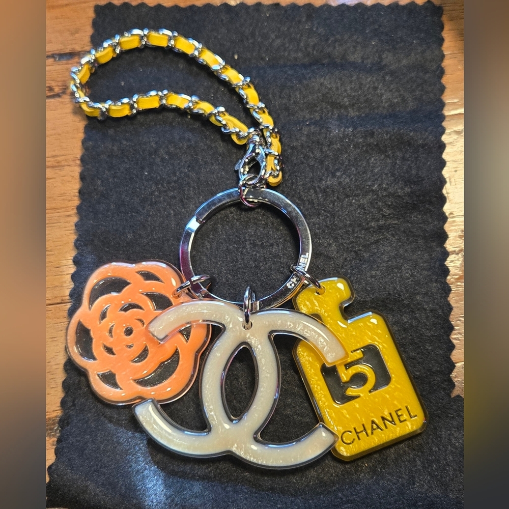 #104 -  Authentic Chanel Coco Mark Key Charm / Key Holder - Picture 14 of 16